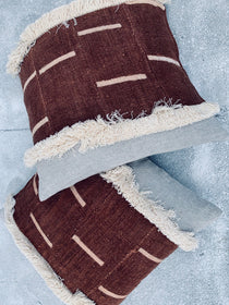 Ructic Pillows with fringing, on linen ground